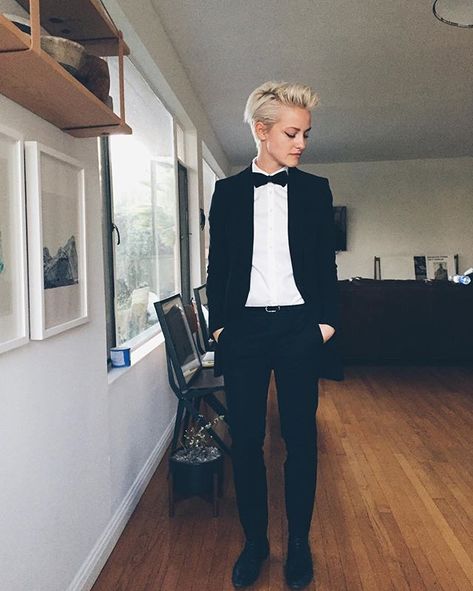 Birthday suit  @michaeladartois                                                                                                                                                                                 More Tomboy Prom, Tomboy Stil, Androgynous Women, Tomboy Look, Queer Fashion, Tomboy Outfits, Androgynous Fashion, Prom Outfits, Mode Inspo