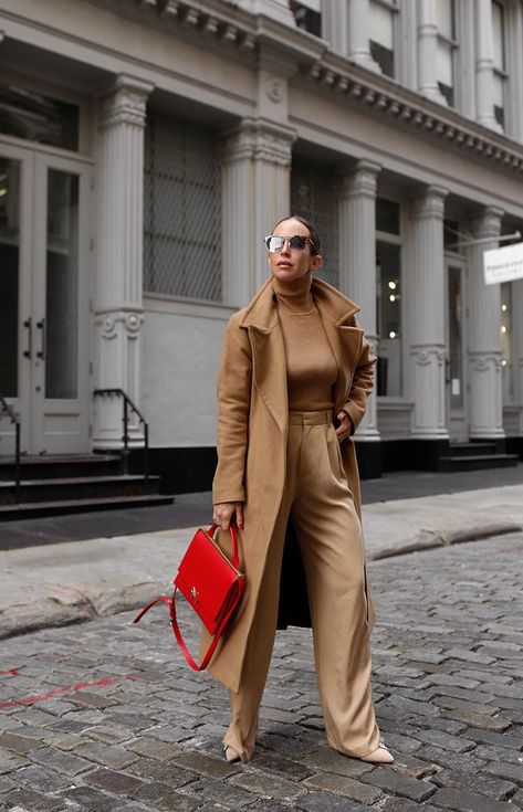 Red Purse Outfit, Red Bag Outfit, Camel Outfit, Brooklyn Blonde, Camel Coat Outfit, Modern Womens Fashion, Beige Outfit, Monochrome Outfit, Red Purse