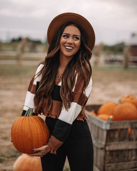 Fall Crop Top Outfits, Fall Crop Top, Barrel Train, Fall Crops, Sweaters For Fall, Cropped Sweaters, Haunted Hayride, Apple Festival, Patch Outfit