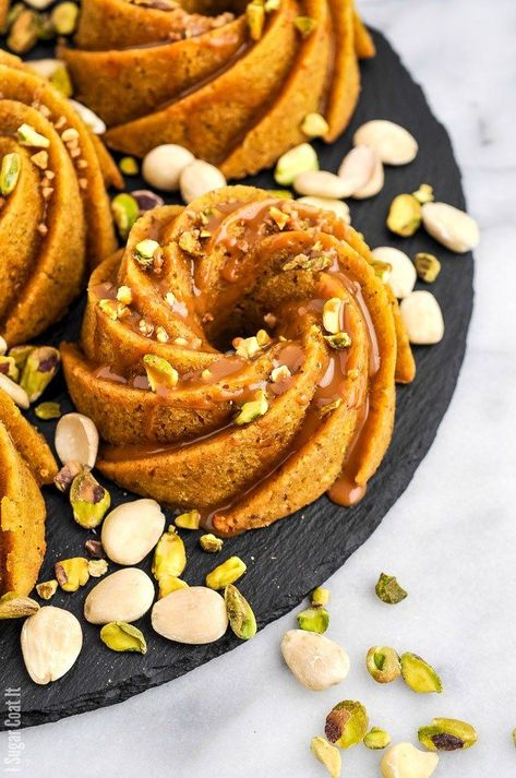 Flavour-packed, melt-in-your-mouth Pistachio Orange Caramel Mini Bundt Cakes, drizzled with orange caramel and topped with candied pistachio. Mini Bundt Cakes Recipes, Fruity Recipes, Mini Bundt, Delicious Clean Eating, Mini Bundt Cakes, Pistachio Cake, Orange Caramel, Bundt Cakes Recipes, Bundt Cakes