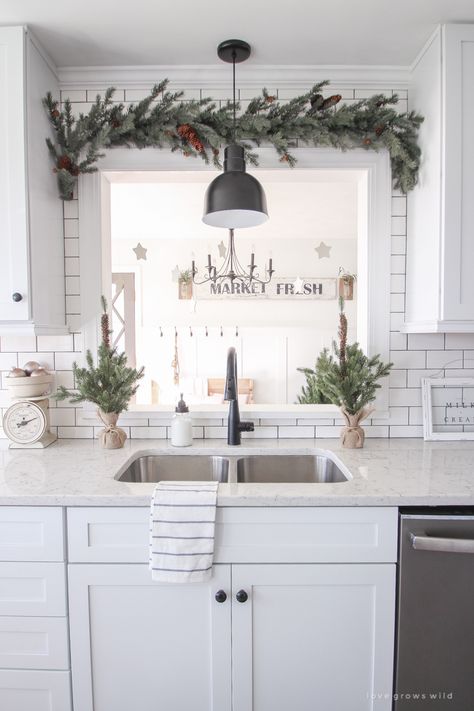 Step inside this beautiful farmhouse and discover a winter wonderland themed kitchen decorated for Christmas with simple touches of greenery and winter charm! Elegant Farmhouse Decor, Farmhouse Christmas Kitchen, Above Kitchen Cabinets, Kitchen Christmas, Themed Kitchen, Kitchen Decor Apartment, Amazing Kitchen, Christmas Kitchen Decor, Farmhouse Kitchen Design