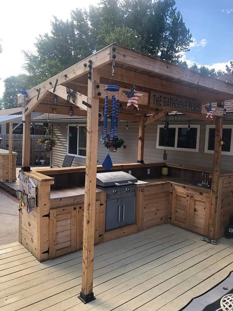 Kitchen Ideas Outside, Outdoor Bar And Grill Ideas, Outside Bar Ideas, Diy Outdoor Bar Ideas, Outside Kitchen Ideas, Outdoor Bar Design, Outdoor Bar Ideas Backyards, Outdoor Kitchen On A Budget, Backyard Bar And Grill