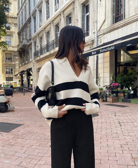 @onmariana1 ♡ Autumn Stripes Outfit, Stripy Jumper Outfits, Striped Sweater Outfit Winter, Striped Sweater Outfit, Minimalist Wardrobe Capsule, Classy Business Outfits, Work Outfit Inspiration, Winter Sweater Outfits, Pullovers Outfit