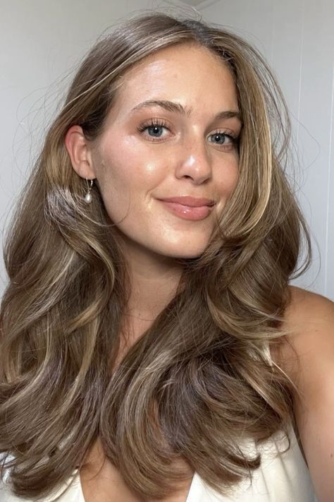 Light Brown Hair With Babylights And Money Piece, Romantic Blonde Hair, Blonde Almost Brown Hair, Soft Highlights Brown Hair, Brown Hair Inspiration Pale Skin, Ashy Bronde Balayage Highlights, Soft Brown With Highlights, Bronde Balayage Winter, Light Brown Hair Cool Tone Pale Skin