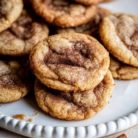 Cinnamon Roll Cookies Recipe, Cinnamon Roll Sugar Cookies, Cinnamon Cookies Recipes, Chewy Sugar Cookie Recipe, Cinnamon Sugar Cookies, Cinnamon Roll Cookies, Easy Christmas Cookie Recipes, Christmas Baking Recipes, Rolled Sugar Cookies