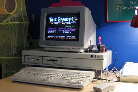 The Generation Of Kids Born In The Late '70s and Early '80s Finally Have A Name Alter Computer, 90s Home, Old Computer, Old Technology, Computer History, Geek Decor, Retro Arcade, Old Computers, Home Computer