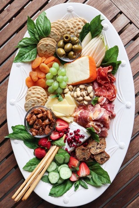 The Best Spring Cheese Board Spring Charcuterie Board Ideas, Spring Charcuterie, Spring Eats, Holiday Cheese Boards, Lady Decluttered, Cheese And Crackers, Easter Gathering, Fingerfood Party, Antipasto Platter