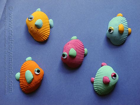 Tropical Seashell Fish Beach Themed Crafts, Fun Summer Crafts, Art Coquillage, Summer Crafts For Kids, Fish Crafts, Ocean Crafts, Cool Art Projects, Diy Art Projects, Beach Crafts