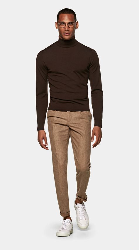 Brown Turtle Neck Outfit Men, Brown Turtleneck Outfit Men, Brown Sweater Outfit Men, Brown Chinos Men Outfits, Roll Neck Sweater Outfit, High Neck Sweater Outfit, Brown Turtleneck Outfit, Mens Turtleneck Outfits, Turtle Neck Outfit Men