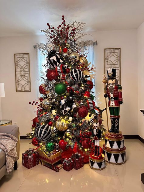 Christmas Toyland, Unique Christmas Trees Themes, Nutcracker Christmas Tree, Gingerbread Christmas Tree, Nutcracker Christmas Decorations, Christmas Tree Decorating Themes, Christmas Fireplace Decor, Christmas Themes Decorations, Christmas Tree Inspiration