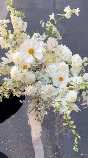 White Filler Flowers Wedding, Fall White Bouquet, Unique White Bouquet, White September Flowers, White Whimsical Bridal Bouquet, Wildflower White Bouquet, White Summer Bouquet, Whimsical White Wedding Flowers, Whimsical White Bouquet