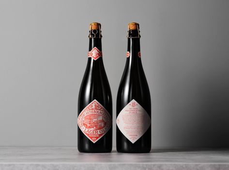 Falcon on Packaging of the World - Creative Package Design Gallery Lager Beer, Beer Packaging, Dirty Martini, Beer Label, Creative Packaging Design, Beer Brewing, Packaging Design Inspiration, Wine Label, Champagne Bottle