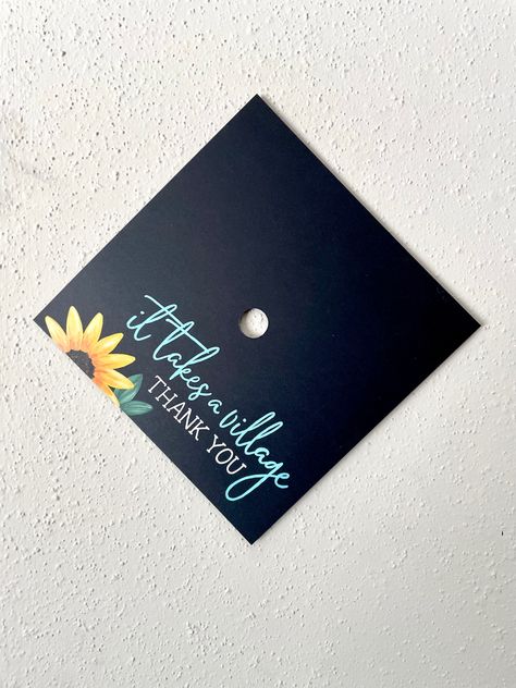 Simple Grad Cap Designs, Sunflower Graduation Cap, Yellow Graduation Cap, Grad Cap Design, Teacher Graduation Cap, Custom Graduation Caps, Cap Graduation, Grad Cap Designs, Graduating Teacher