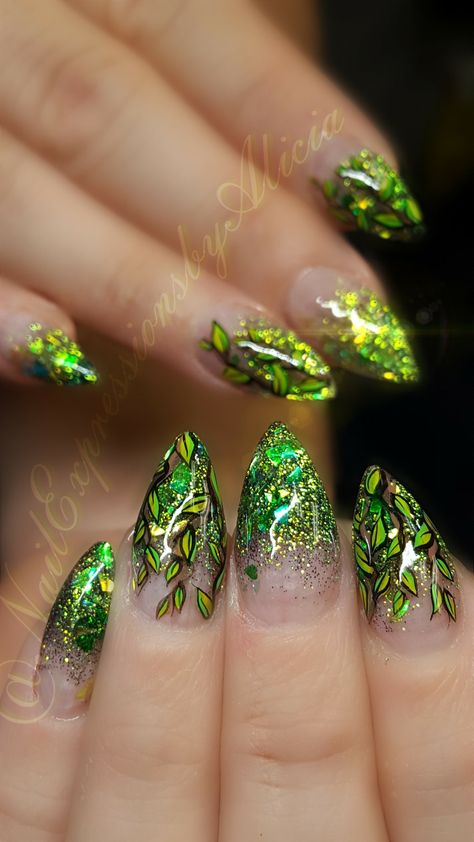 Poison Ivy Nails, Ivy Nails, Mystic Nails, Poison Ivy Costume, Ivy Costume, Nails Arts, Nail Art For Beginners, Green Ivy, Pointed Nails