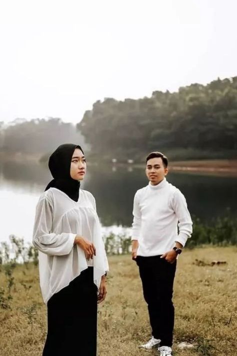 Ootd Couple, Prewedding Outdoor, Pre Wedding, Nun Dress