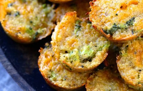 Broccoli and Cheddar Quinoa Bites Broccoli Cheddar Quinoa, Quinoa Broccoli, Broccoli And Cheddar, Quinoa Bites, Ww Food, Cooked Quinoa, Snacks Ideas, Healthier Food, Broccoli Cheddar