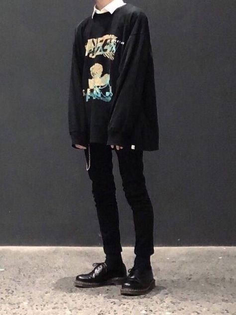 #eboy #outfits #fashion Stile Ragazza Skater, E Boy Outfits, Mode Harajuku, Mode Emo, Goth Outfit, Mode Grunge, Fest Outfits, Streetwear Mode, Grunge Look