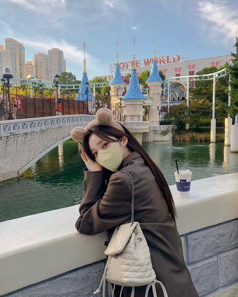 Lotte World Seoul, Castle Pictures, Lotte World, Style Korea, Insta Pictures, Korean Aesthetic, Bts Girl, Ulzzang Fashion, Travel Activities