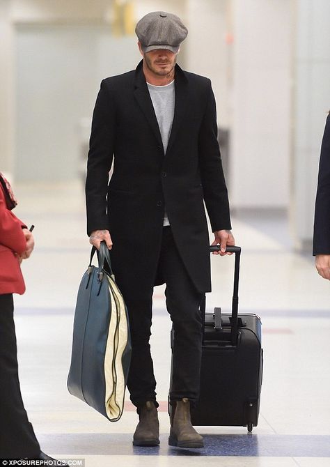 David Beckham Style Outfits, Gentleman Mode, David Beckham Style, Beckham Style, Jfk Airport, Soccer Star, Brooklyn Beckham, Baker Boy Hat, Hippie Fashion