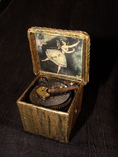 Music Box by MioPupazzo, via Flickr(I love this song on the radio   94.3fm ... :) Grandmas Attic, Antique Music Box, Vintage Music Box, Dancer Gift, Music Box Vintage, Musical Box, Music Jewelry, Old Music, Pretty Box