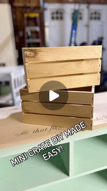 Diy Wood Box Ideas, Wooden Crate Christmas Ideas, Christmas Crates Ideas Wooden Boxes, Wooden Crate Ideas, Wooden Crates Christmas, Box Hacks, Mini Crates, Diy Wooden Crate, Crate Diy