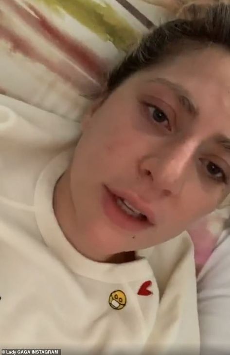 What a project: The 34-year-old went live on Instagram while lying in bed before tuning in... Woman Lying Down, Hospital Admit, Bed Picture, Hospital Admit Hand Pics, Lying In Bed, A Star Is Born, Photo To Video, Star Studs, Latest Music