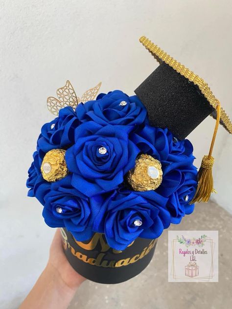 Kindergarten Graduation Party, Graduation Bouquet, Graduation Party Centerpieces, Floral Arrangements Diy, Forever Flowers, Kindergarten Graduation, Selfie Ideas Instagram, Ribbon Flowers, Graduation Party