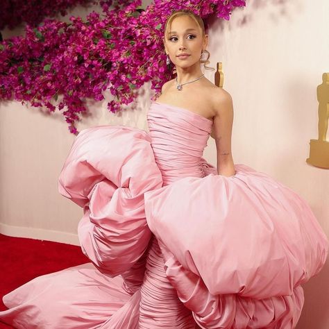 𝔞𝔯𝔦 ☁️✨ Celebrities In Pink, Ariana Grande Dress, 2024 Oscars, Gabourey Sidibe, Beyonce Fans, Frankie Grande, Oscars Red Carpet, Allure Magazine, Lgbt Equality