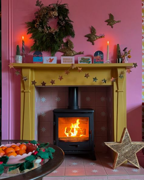 Are we still here for the very retro individual stills? After our fireplace modelled some delightful Christmas cards I have realised how much I enjoy adding some Christmas decorations 😁 I know it’s early. But I think, like a holiday, sometimes the build up to it is just as important. Getting the wood burning stove on feels like such a treat. Retro Fireplace Decor, Fireplace With Electric Stove, Cosy Living Room Fireplace, Electric Stove Fireplace Ideas, Colourful Fireplace, Non Functional Fireplace Ideas, Cottagecore Fireplace, Unused Fireplace Ideas, Victorian Fireplace Ideas