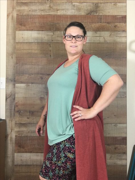 I love wearing this beautiful LuLaRoe Cassie skirt with my PerfectTee and Joy! I'm comfy all day while still feeling confident about my look! https://www.facebook.com/groups/lularoe.kristinclemmer/ Lularoe Amelia, Cassie Skirt, Lularoe Cassie, Lularoe Carly Dress, Lularoe Carly, Lularoe Skirts, Lula Roe Outfits, Feel Confident, Saree