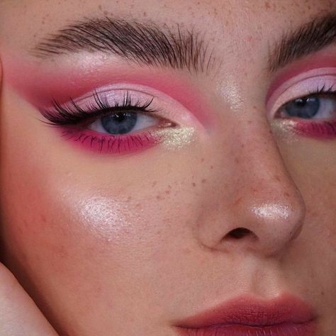 Pink Eye Makeup Looks, Ideas Maquillaje, Painting Faces, Christmas Eye Makeup, Pink Eye Makeup, Rave Makeup, Barbie Makeup, Pink Eye, Creative Eye Makeup