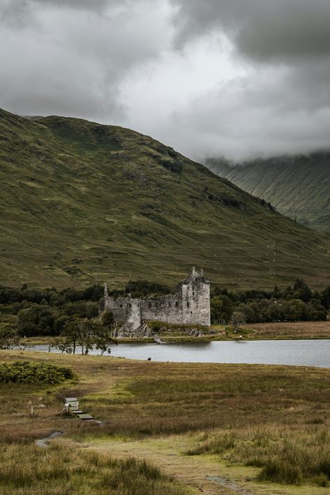 A castle in the middle of a field with a mountain in the background photo – Free Scotland Image on Unsplash Scotland Landscape Wallpaper, Gray Wallpaper Texture, Gloomy Scotland, Scottish Mountains Landscapes, Foggy Scottish Highlands, Castle Tioram Scotland, Creative Commons Images, Background Images Hd, Scotland Uk