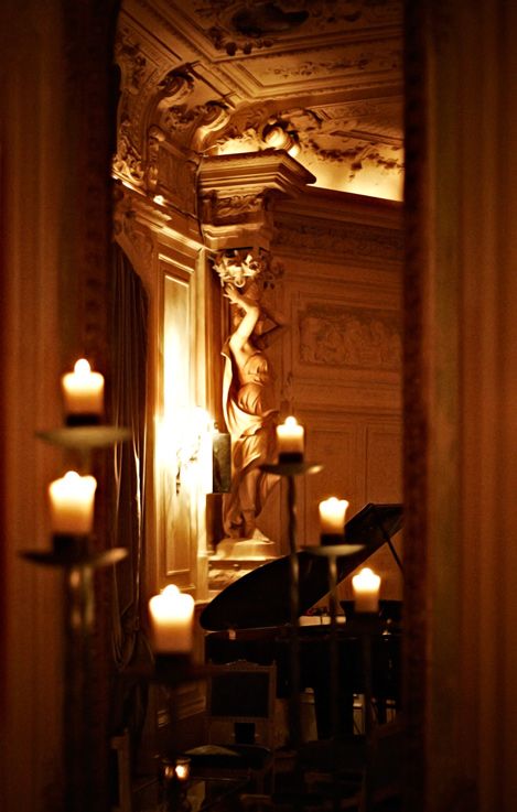 Club Le Carmen - 34 rue Duperré (9e arr.) Champs Elysees, Candle Sconces, Taper Candle, Photo Inspiration, Places To Travel, Monument, Piano, Wall Lights, Art Deco