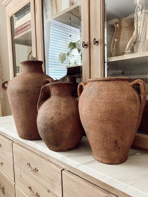 Diy Painted Vases, Matte Black Spray Paint, Aging Terra Cotta Pots, Vintage Porch, Dark Paint Colors, Painting Lamps, Diy Pottery, Painted Vases, Diy Vase