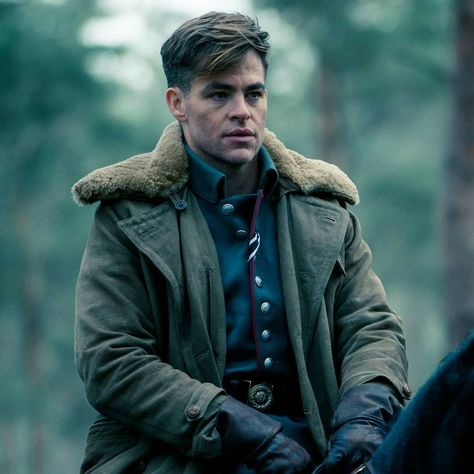 Chris Pine as Steve Trevor Chris Pine Movies, Brown Fur Coat, Steve Trevor, Wonder Woman Movie, Fur Hats, Male Actors, Woman Movie, Wonder Women, Dc Movies