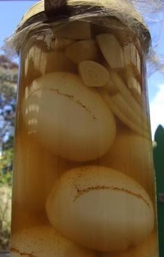 Garlic Pickled Eggs Recipe - Food.com - 215049 Garlic Pickled, Pickled Eggs Recipe, Canning Pickles, Pickled Eggs, Pickled Garlic, Beet Juice, Eggs Recipe, Pickle Juice, Pickled Onions