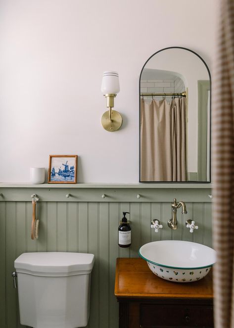 Step Inside a 1940s Bungalow in Jacksonville, Florida – Schoolhouse Green Beadboard Bathroom, Sage Green Bathroom Ideas, Brooklyn Bathroom, Bathroom Shelf Ideas, Sage Green Bathroom, 1940s Bungalow, Bathroom Wainscoting, Green Bathroom Ideas, Charming Bathroom