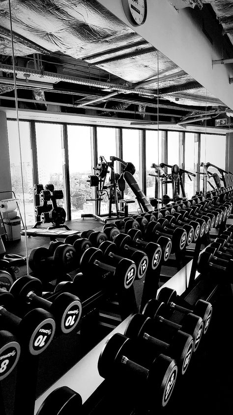 Workout Aesthetic Black And White, Dark Sports Aesthetic, Black And White Gym Aesthetic, Dark Workout Aesthetic, Black Fitness Aesthetic, Black Gym Aesthetic, Gym Aesthetic Dark, Gym Black And White, Black And White Vision Board