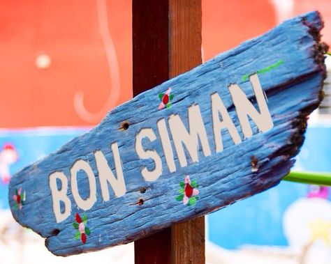 Bon Siman, een fijne nieuwe week, Curacao Driftwood Signs, Oranjestad, Wolves And Women, Happy Paintings, Coors Light, Happy Art, Small Island, 3d Projects, Aruba