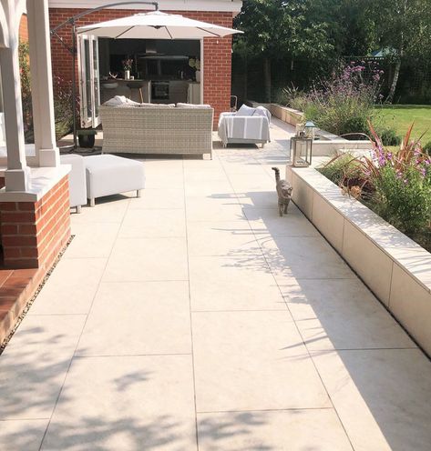 White Porcelain Patio Kit | Outdoor Porcelain Tiles | Nustone Patio Slabs Ideas, Back Garden Landscaping, Outdoor Tile Patio, Backyard Landscapes, Patio Kits, Outdoor Porcelain Tile, Porcelain Paving, Raised Patio, Patio Slabs