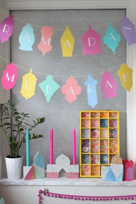 20 Delightful And Festive Decorations To Welcome Ramadan | Home Design And Interior Preschool Subjects, Deco Ramadan, Aid Mubarak, Ramadan Printables, Ramadan Ideas, Decoraciones Ramadan, Eid Ideas, Moroccan Party, Ramadan Kids