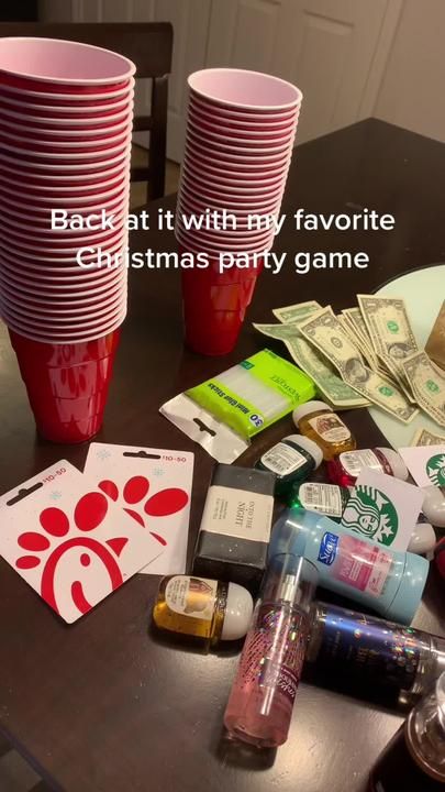 Mo on TikTok Fun Family Christmas Games, Funny Christmas Games, Christmas Gift Games, Christmas Party Activities, Xmas Games, Eve Game, Fun Christmas Party Games, Fun Christmas Games, Christmas Games For Family