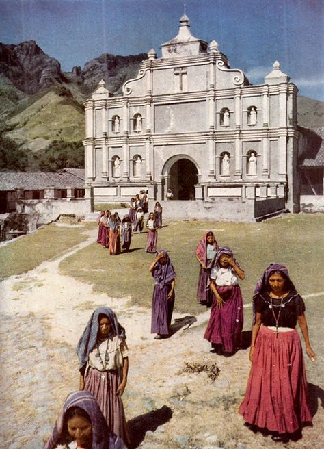 El Salvador National Geographic July - December 1944 El Salvador Art, El Salvador Culture, El Salvador Food, Indigenous Americans, Nat Geo, Central American, National Geographic Photos, Central America, People Around The World