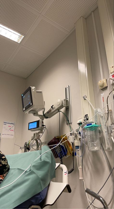 Hospital Bed Pov, Emergency Room Pictures, Hospital Surgery Room, Patient In Hospital Bed, Hospital Room Snapchat Night, Hospital Reference, Hospital Snap, Uk Hospital, Hospitalcore Aesthetic