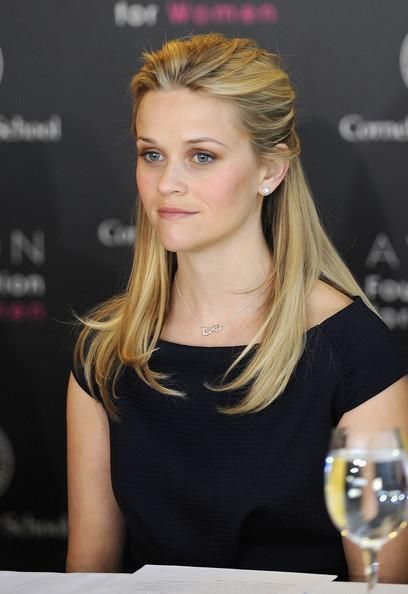 straight pulled back Hair Pulled Back From Face, Hair Pulled Back, Swept Back Hair, Office Hairstyles, Pulled Back Hairstyles, Front Hair Styles, Reese Witherspoon, Wedding Hair, Hair Inspo