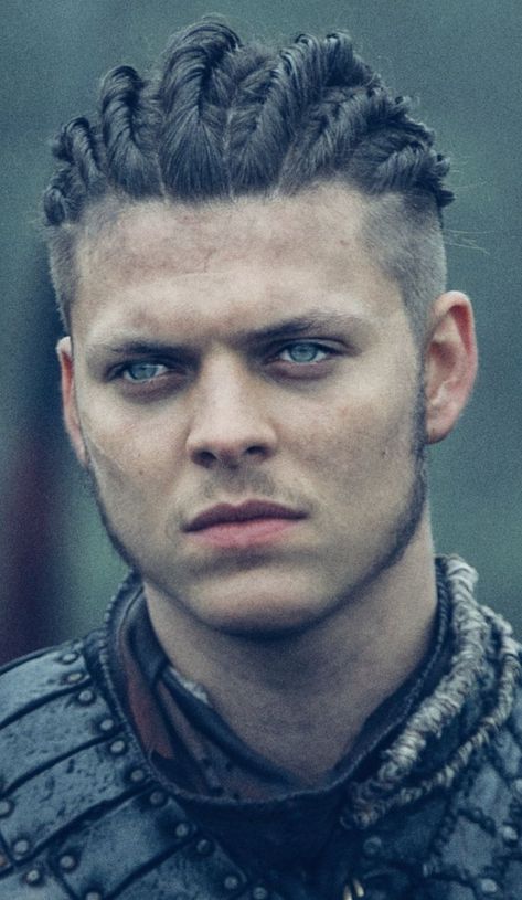 Viking Hairstyles Male, Ivar Vikings, Alex Høgh Andersen, Viking Aesthetic, Viking Series, Ivar The Boneless, Alex Hogh Andersen, Alex Høgh, Anime Fanfiction