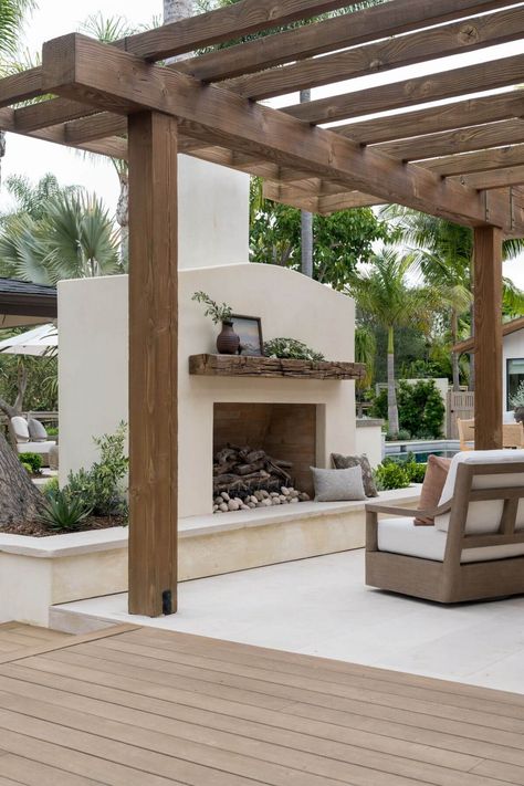 Outdoor Patio Cover, Backyard Vibes, Modern Mexican Home, Exterior Fireplace, Outdoor Fireplace Designs, Modern Outdoor Patio, Fireplace Designs, Pool Landscape, Outdoor Fireplace Patio