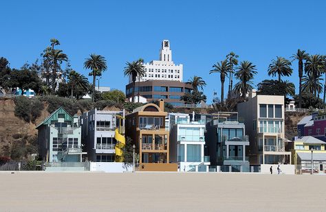 Santa Monica Beach California | Santa Monica Beach, California Santa Monica Beach House, Surfing Santa, Santa Monica Beach, Garden Wall Decor, Beach California, Venice Beach, Garden Wall, Santa Monica, Venice