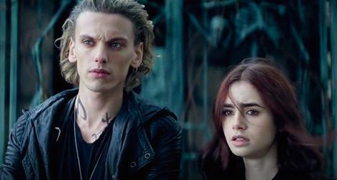 Jamie Campbell Bower and Lily Collins as Jace Wayland and Clary Fray in The Mortal Instruments: City of Bones (2013). #Themortalinstruments #Cityofbones #2013 #JamieCampbellBower #LilyCollins #JaceWayland #ClaryFray #CassandraClare #movie Jace Wayland And Clary Fray, To The Bone Movie, Clary And Jace, Jace Wayland, Clary Fray, Shadowhunter Chronicles, Jamie Campbell, Jamie Campbell Bower, City Of Bones