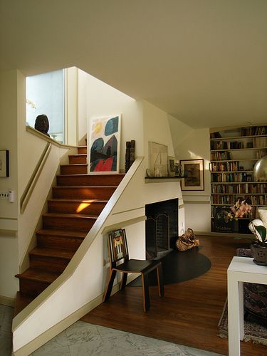 Vanna Venturi House - Robert Venturi Architect Vanna Venturi House, Robert Venturi, Scott Brown, Ron Arad, Entry Stairs, Stairway Design, Architecture History, House Stairs, Architectural Inspiration